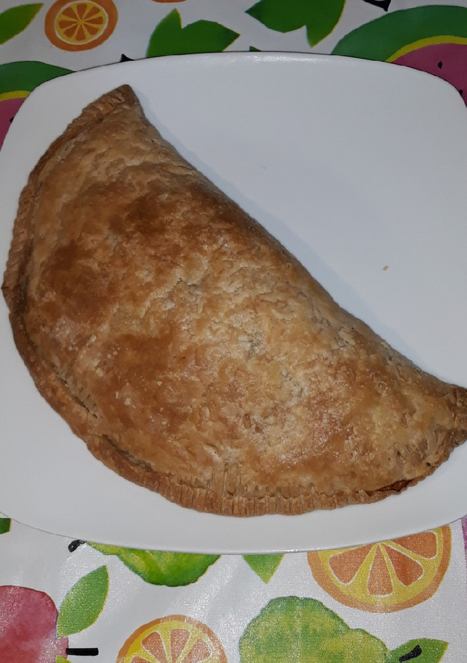 Una foto de Calzone de espinacas, alga nori y queso rulo de cabra