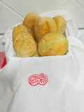 Bollos de pan con masa madre en panificadora Lidl