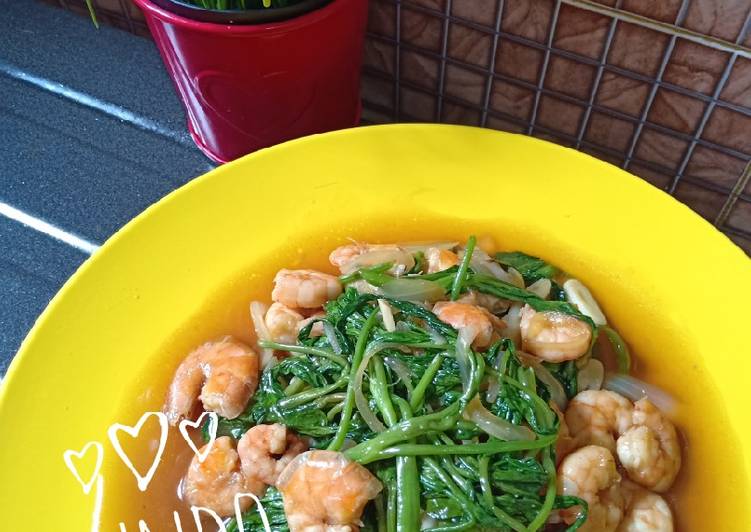 Resep Tumis kangkung udang saos tiram ala bundo tirsya Anti Gagal