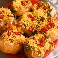 A picture of Sev puri.