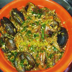 A picture of Fresh okra with snails.
