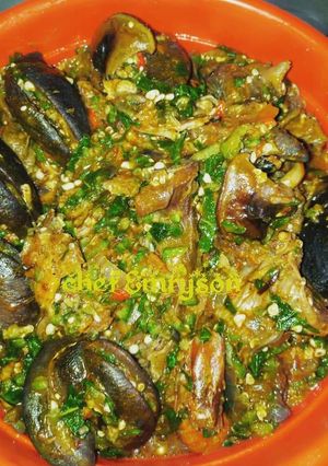 A picture of Fresh okra with snails.