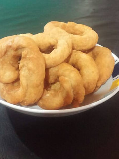 Una foto de Rosquitas fritas con edulcorante, avena y canela..😀