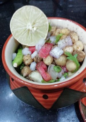 A picture of Matki Chana Chaat.