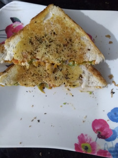 पिज़्ज़ा सैंडविच (Pizza sandwich recipe in Hindi) रेसिपी मुख्य फोटो