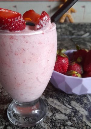 Una foto de Postre de Frutilla🍓🍓