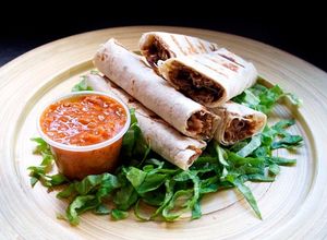 Una foto de Burritos de Cordero a la Cerveza Negra