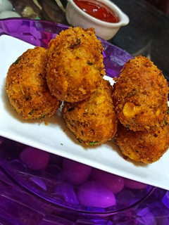 चीज़ स्टफ कॉर्न कटलेट (Cheese stuff corn cutlet recipe in Hindi) रेसिपी मुख्य फोटो