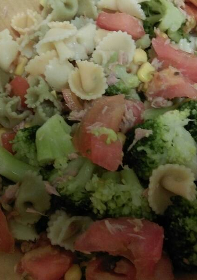 Una foto de Ensalada de pasta, brócoli y atún