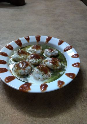 દહીં વડા (Dahi Vada Recipe In Gujarati) રેસીપી મુખ્ય ફોટો