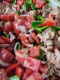 Ensalada de tomate con carne rápido y rico (escarapuche)
