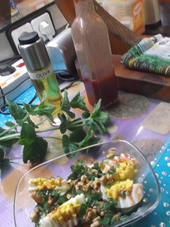 Una foto de Ensalada de pepino y nueces