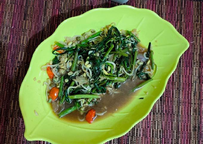 Langkah Mudah untuk Membuat Tumis kangkung tauge pedas manis (cocok untuk diet) yang Lezat Sekali
