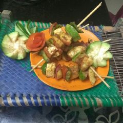 A picture of Tandoori fruits and vegetables chaat.
