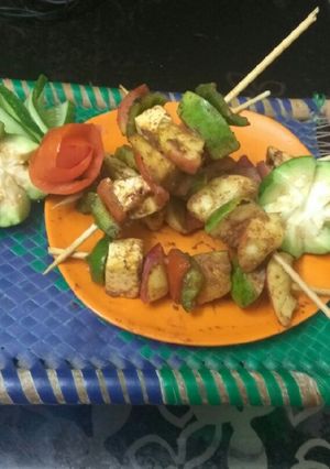 A picture of Tandoori fruits and vegetables chaat.