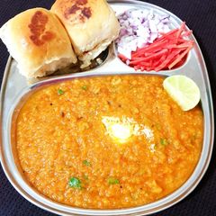 A picture of Pav Bhaji with homemade Pav.