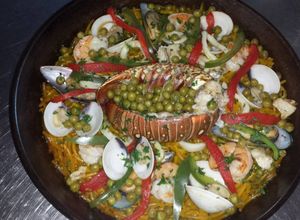 Una foto de Fideuá de mariscos
