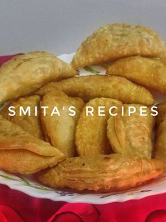 साठ्याची करंजी (sathyachi karanji recipe in marathi) रेसिपी चे मुख्य फोटो