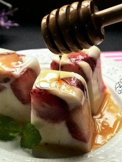 蜂蜜草莓奶凍 的食譜成品照片