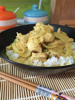 Una foto de Pollo al curry tailandes