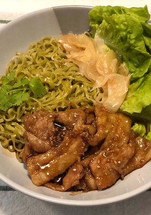 รูปของ บะหมี่ผักโมโรเฮยะ & หมูสไลซ์เทอริยากิ