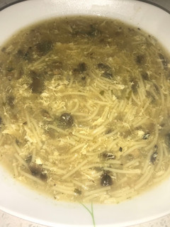Una foto de Sopa de champiñones con fideos