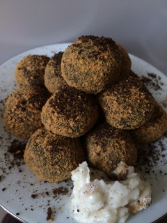A picture of Oreo Graham Balls.