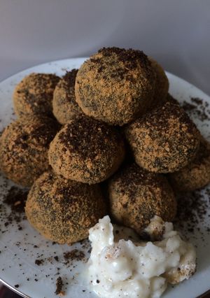 A picture of Oreo Graham Balls.