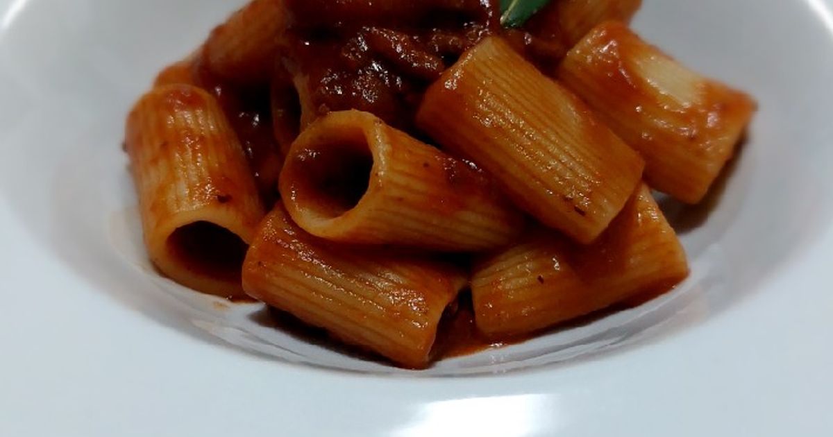 Ricetta Mezze Maniche Al Ragù Di Salsiccia E Langhe Rosso di Lele - Cookpad