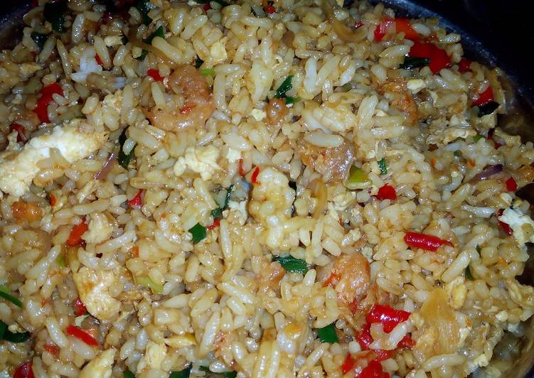 Nasi goreng ebi pedas warna warni