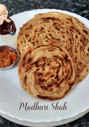 कुरकुरा लच्छा पराठा (Lachha Paratha Recipe In Marathi) रेसिपी चे मुख्य फोटो 