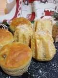 Pandorini e panettoncini salati con olive nere e provolone