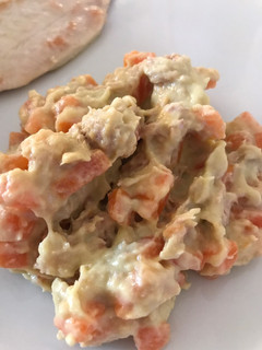 Una foto de Ensaladilla de zanahoria con mayonesa de aguacate