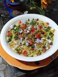 स्प्राउट्स फ्राई पोहा (sprouts fry poha recipe in Hindi) रेसिपी मुख्य फोटो