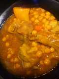 Costillas con patatas y garbanzos en olla lenta