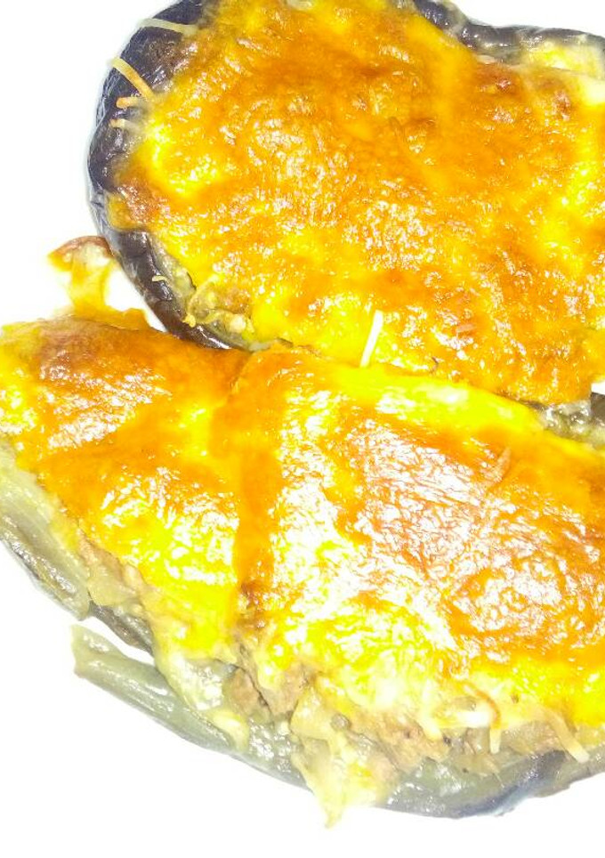 Una foto de Berenjena de carne y cheddar