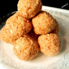 A picture of Oats And Nuts Laddu.