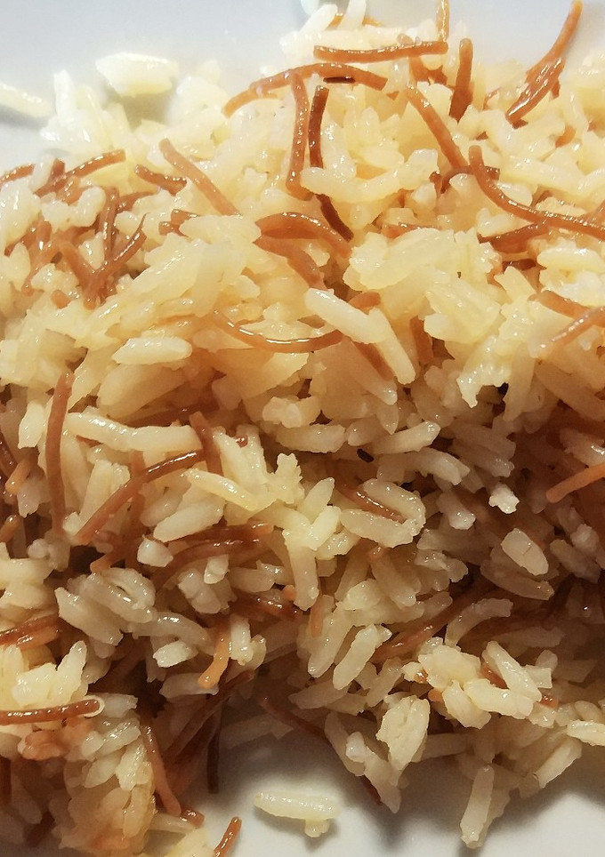 Una foto de Arroz blanco con fideos finos