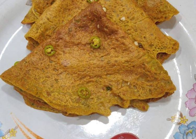 Steps to Prepare Award-winning Perasattu Dosa/ Green Moong Chilla