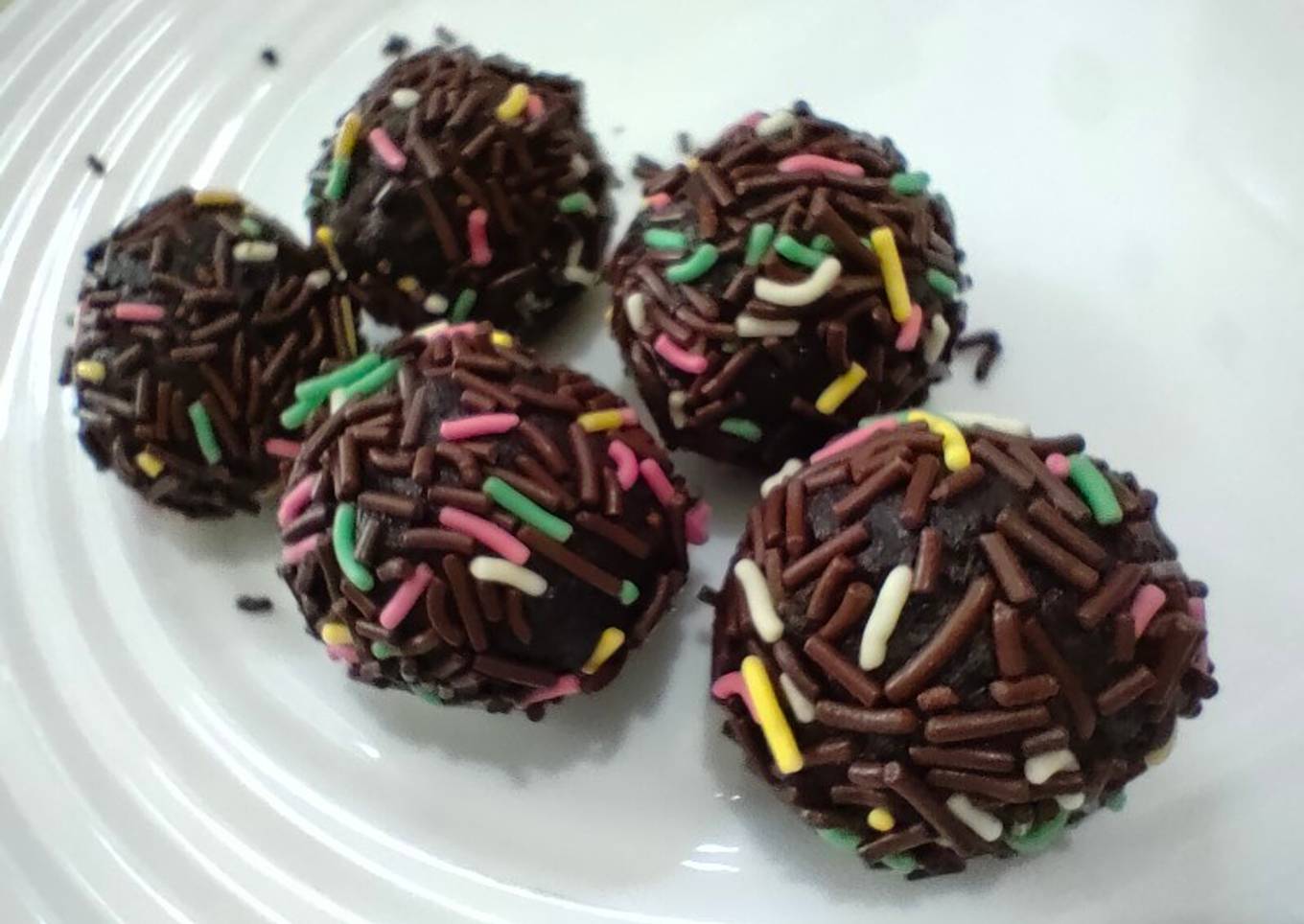 Bola Cokelat - Daur Ulang Kue Tart