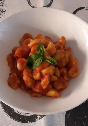 O poză a rețetei Gnocchi de mămăligă cu sos roșu.