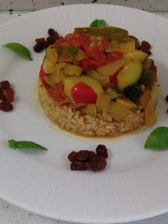 Una foto de Arroz salteado con ras el hanout, anís verde y verduras