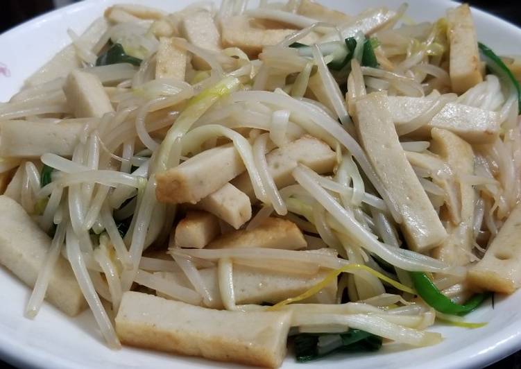 Chinese Stir Fry Bean Spouts Hotbed Chives With Fish Cake 魚片炒銀