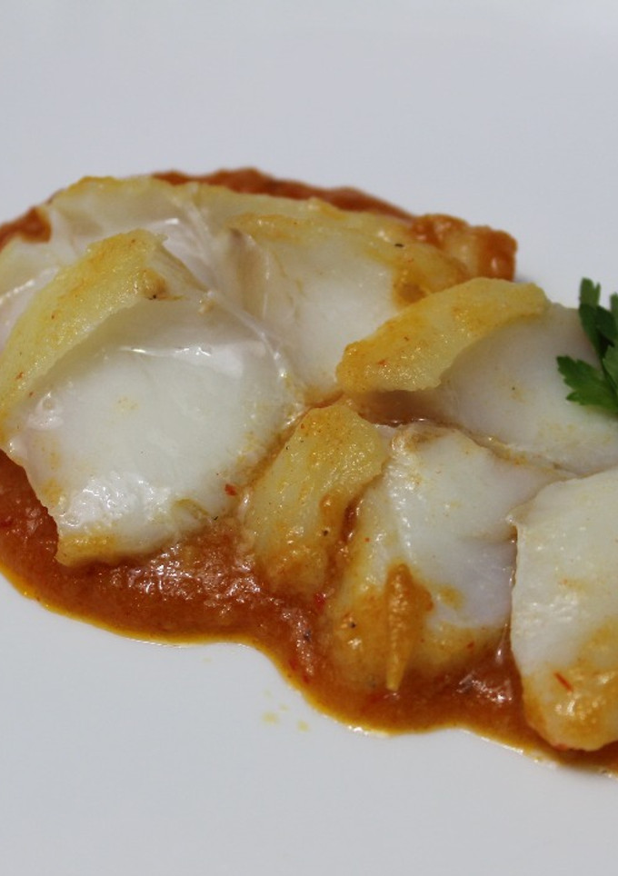 Una foto de Bacalao con tomate (Skrei) fácil y riquísima