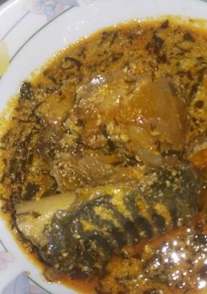 A picture of Egusi soup with cow head.