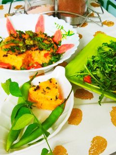 स्पाइसी वेज सूजी ढोकला (Spicy veg suji Dhokla recipe in hindi) रेसिपी मुख्य फोटो