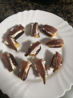 Una foto de Bocaditos de anchoa con queso y sobao