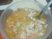 Una foto de pollo en escabeche
