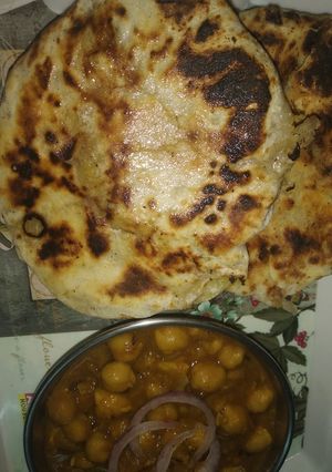 स्टफ कुल्चे छोले (Stuff kulche chole recipe in hindi) रेसिपी मुख्य फोटो
