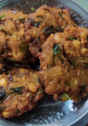 A picture of Peas dhal greenish vadai.